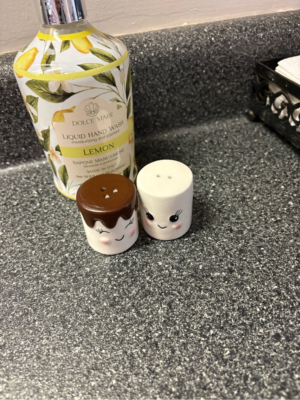 Cracker Barrel Cute Face Ceramic Salt and Pepper Shakers - White and Brown
